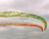 Passaggio in virata delle "Frecce Tricolori", con la scia di fumo tricolore. Questa immagine s'ingrandisce in una nuova finestra