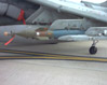 Bomba a guida laser montata su di un AV-8 "Harrier" Plus della Marina Militare. Questa immagine s'ingrandisce in una nuova finestra