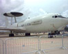 Vista a tre quarti ravvicinata di un E-3 A "Awacs". Questa immagine s'ingrandisce in una nuova finestra